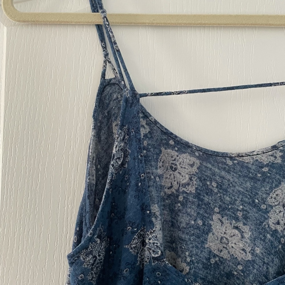 Flowy Pattern Tank - Picture 4 of 5